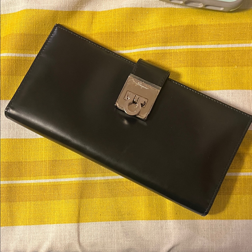 Salvatore Ferragamo Black Leather Wallet With Silver Logo Clasp